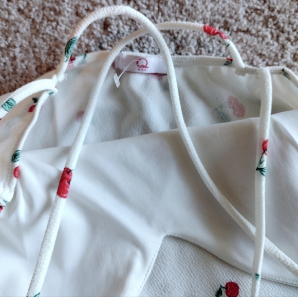 White Cherry Dress Size Large New - Picture 3 of 17